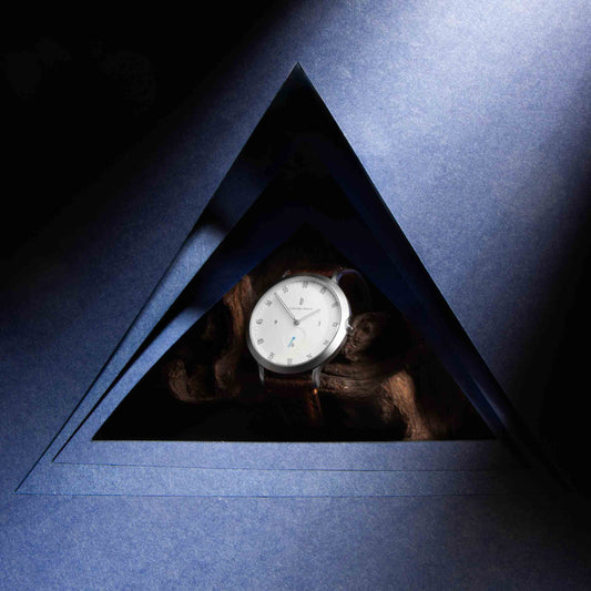 stackable triangle cut-out props for photography and visual display