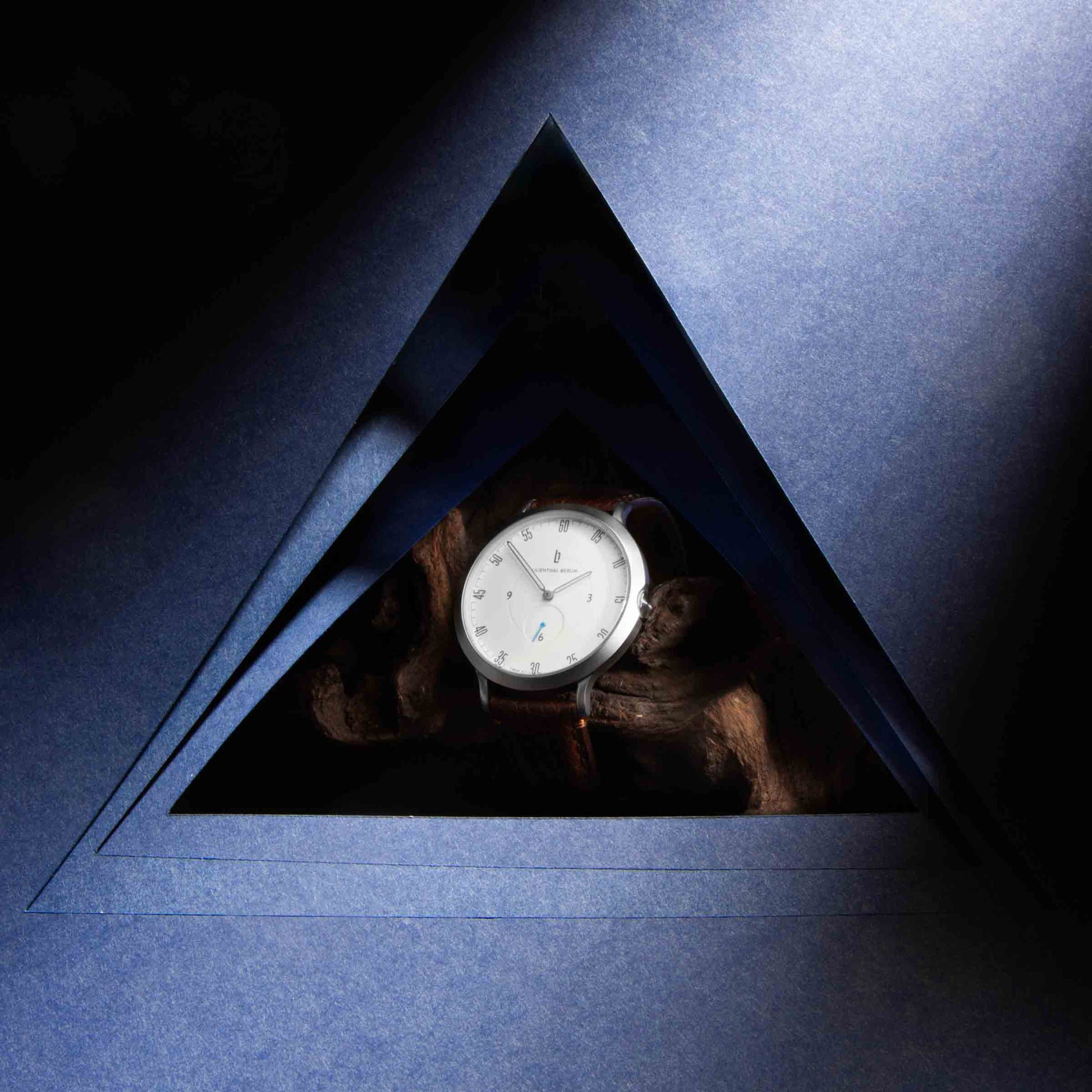 stackable triangle cut-out props for photography and visual display